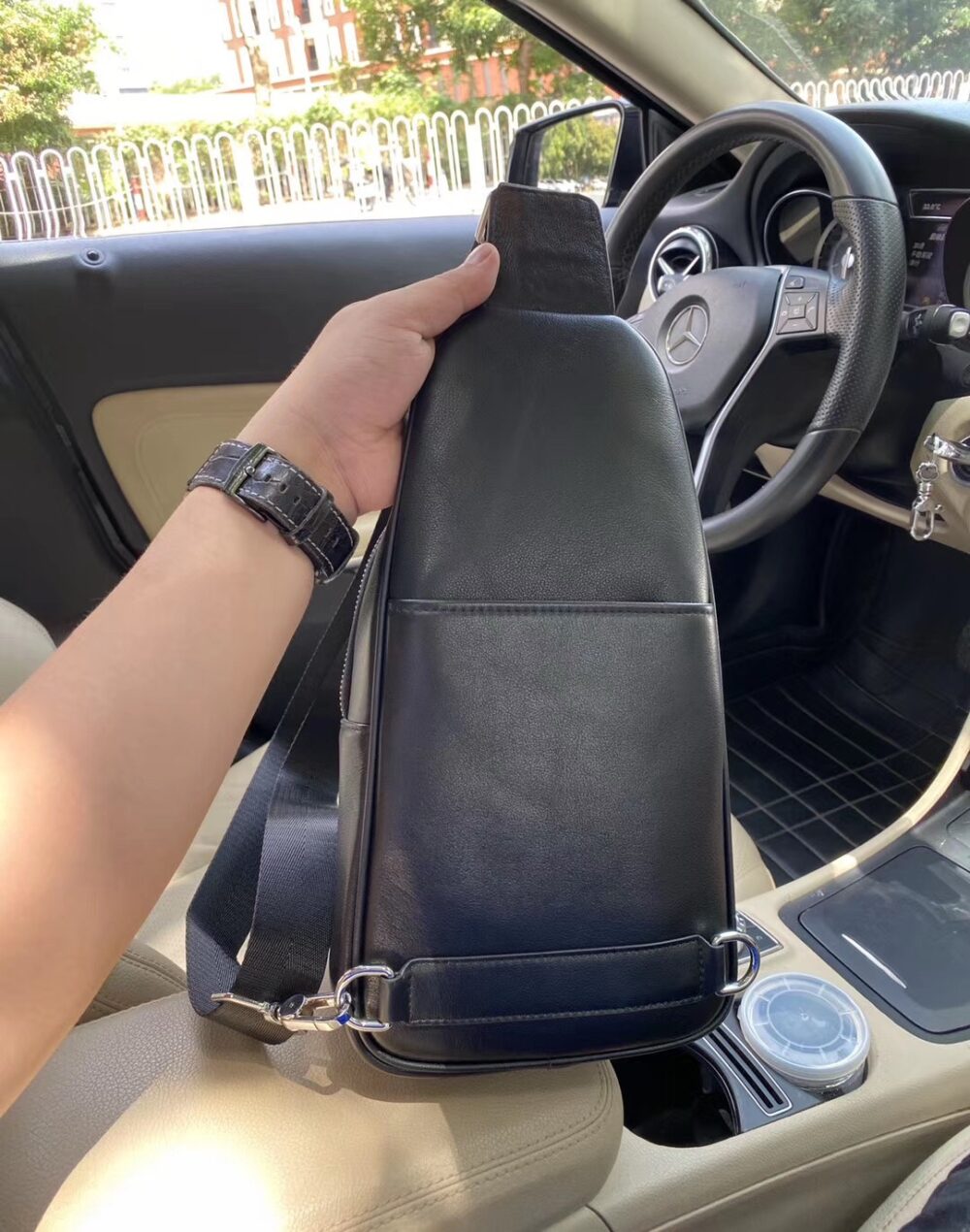 【FENDI 公式旗艦店】フェンディ 胸ポケット 当日出荷 好評に付き再入荷！18*28*6CM - 画像 (7)