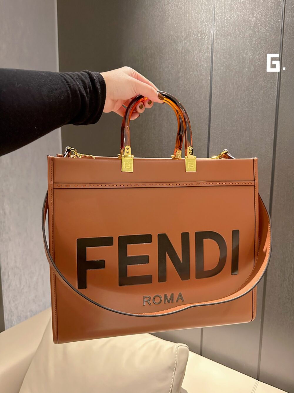 【FENDI公式 旗艦店】 フェンディ ハンドバッグ 当日出荷 好評に付き再入荷！36.31CM - 画像 (10)