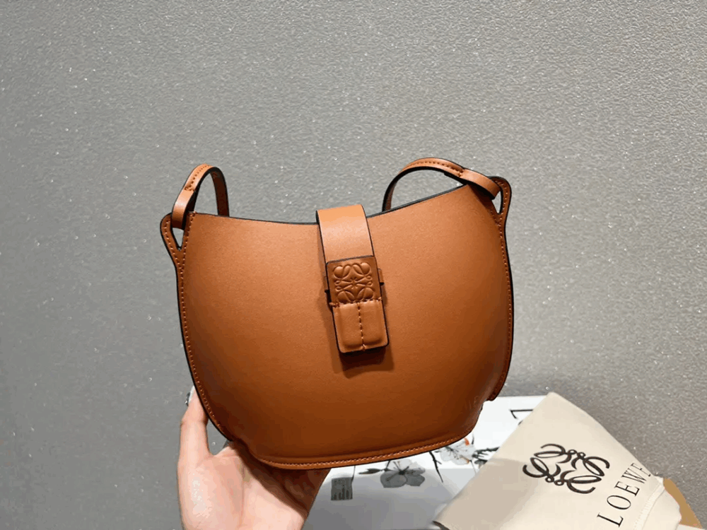 LOEWE-2023年大注目のロエベ バケットバッグ