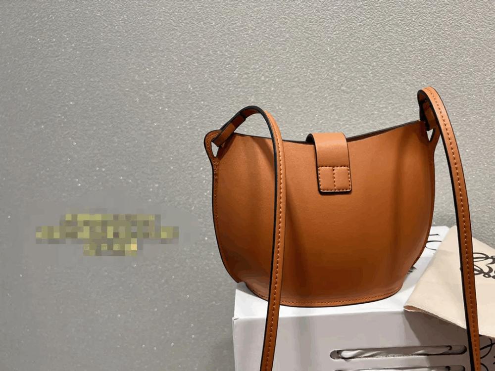 LOEWE-2023年大注目のロエベ バケットバッグ - 画像 (3)