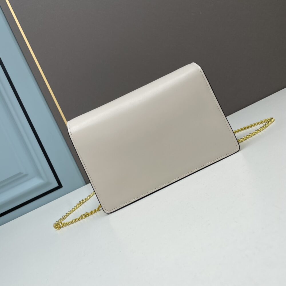 【FENDI 公式 旗艦店】フェンディ ショルダーバッグ 当日出荷 好評に付き再入荷！20*13*6CM - 画像 (6)