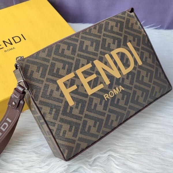【FENDI 旗艦店】クラッチバッグ 28X19X3CM