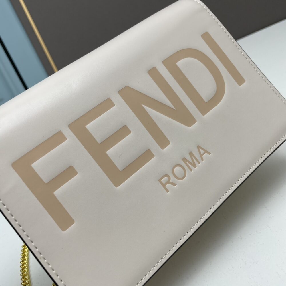 【FENDI 公式 旗艦店】フェンディ ショルダーバッグ 当日出荷 好評に付き再入荷！20*13*6CM - 画像 (4)