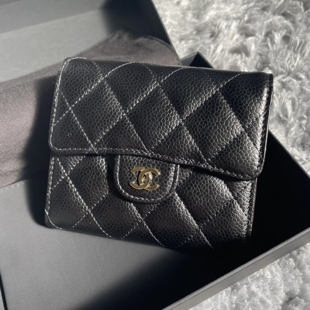 《シルエットとロゴが可愛い♪》CHANEL マトラッセ三つ折り財布 - 画像 (2)