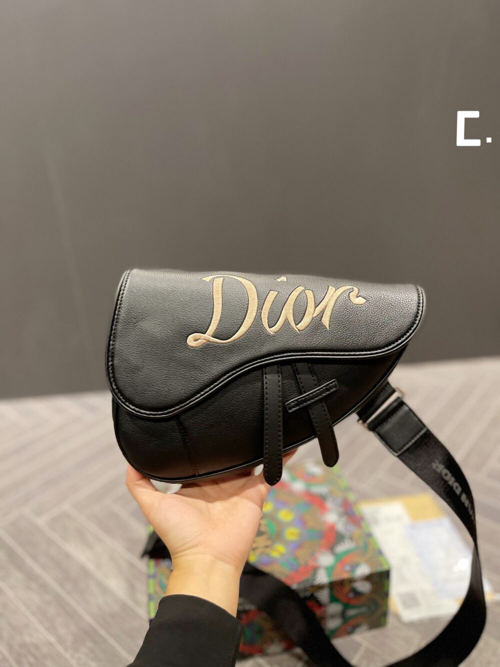国内直営店即発Dior Saddle胸バッグ - 画像 (5)