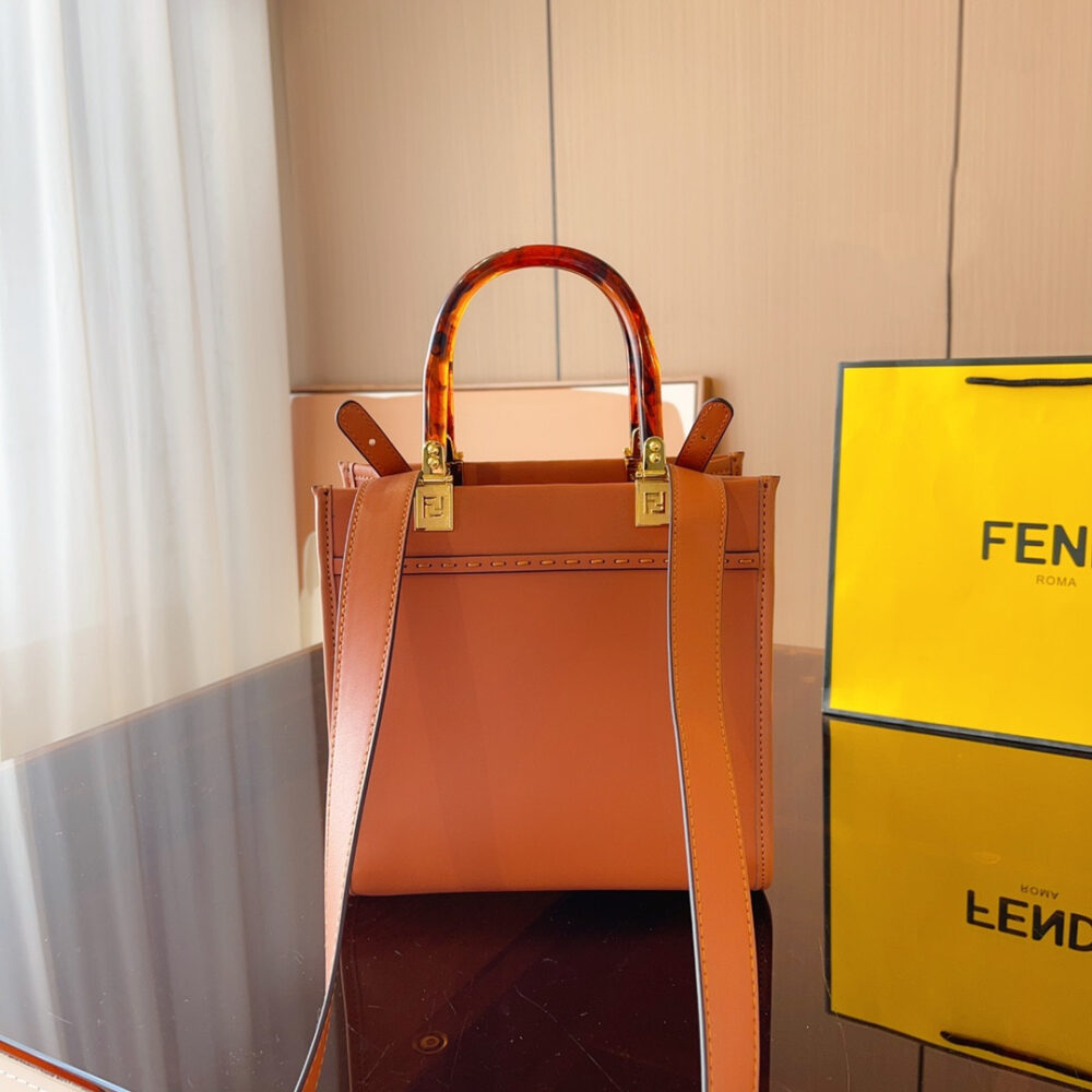 【FENDI 公式 旗艦店】 フェンディ ショルダーバッグ 当日出荷 好評に付き再入荷！23*11*22CM - 画像 (7)