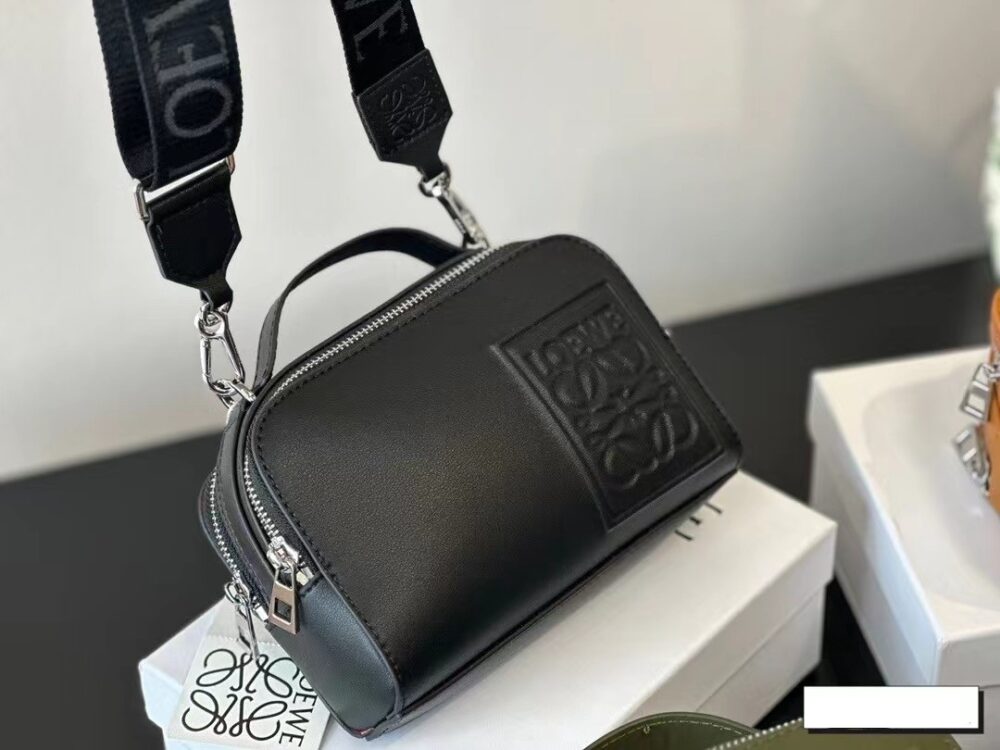【LOEWE 公式旗艦店】（ロエベ）サテン カーフスキン カメラバッグ クロスボディバッグ - 画像 (7)