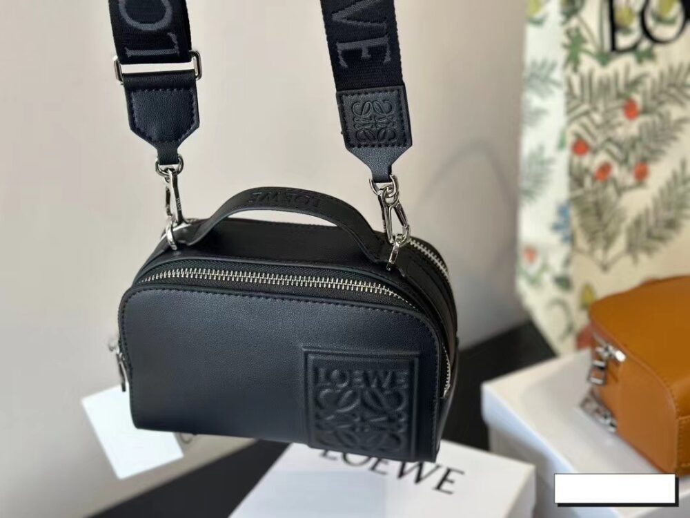 【LOEWE 公式旗艦店】（ロエベ）サテン カーフスキン カメラバッグ クロスボディバッグ - 画像 (8)