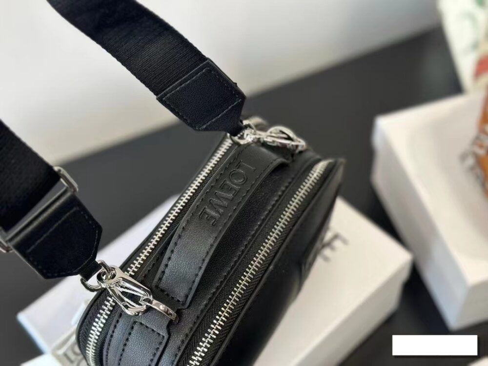 【LOEWE 公式旗艦店】（ロエベ）サテン カーフスキン カメラバッグ クロスボディバッグ - 画像 (11)