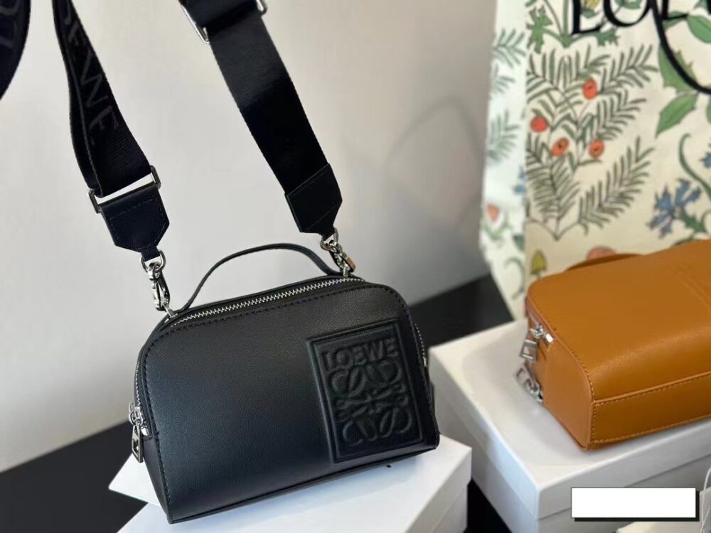 【LOEWE 公式旗艦店】（ロエベ）サテン カーフスキン カメラバッグ クロスボディバッグ - 画像 (6)