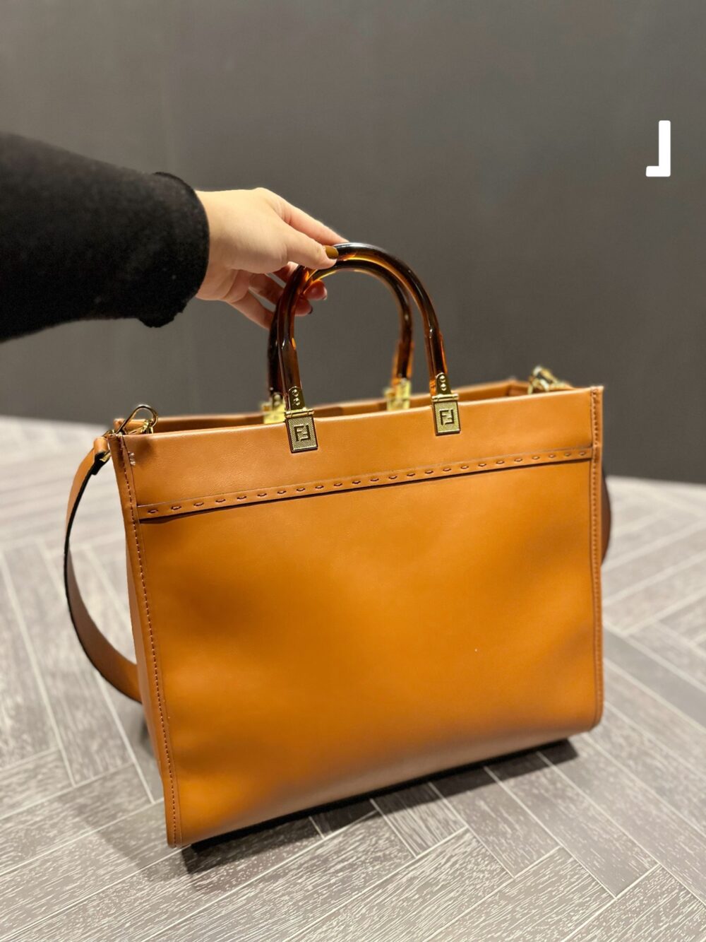 【FENDI 公式 旗艦店】フェンディ ショルダーバッグ 当日出荷 好評に付き再入荷！35.30CM - 画像 (5)