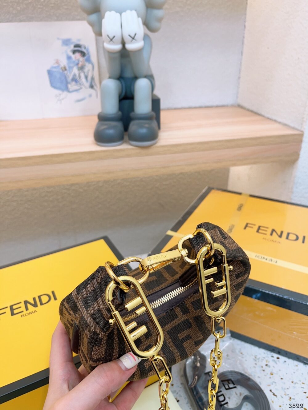 【FENDI 公式 旗艦店】 フェンディ ショルダーバッグ 当日出荷 好評に付き再入荷！19*10CM - 画像 (3)