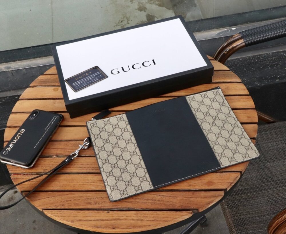 Gucci（グッチ）クラッチバッグ 30.5x21x1.5cm - 画像 (4)