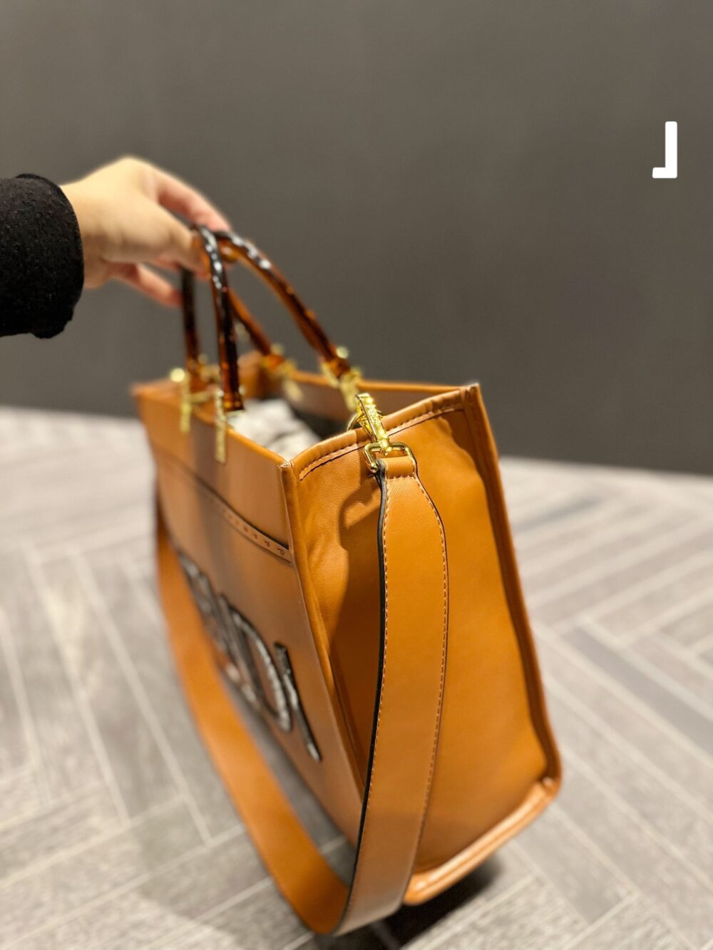 【FENDI 公式 旗艦店】フェンディ ショルダーバッグ 当日出荷 好評に付き再入荷！35.30CM - 画像 (7)