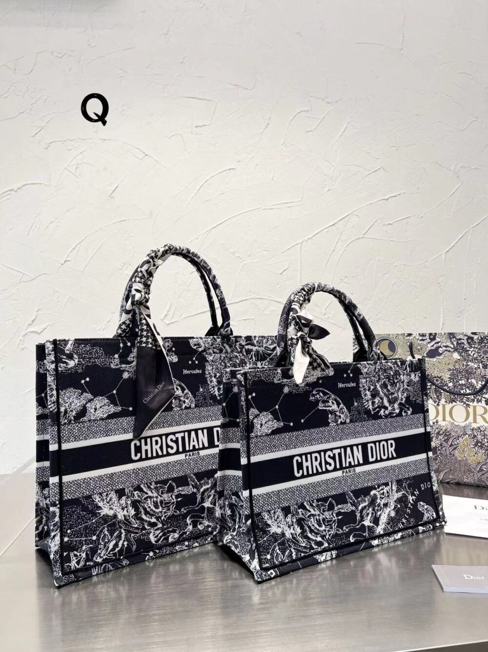Dior 刺繍入りショッピングバッグ シーズン限定 - 画像 (3)