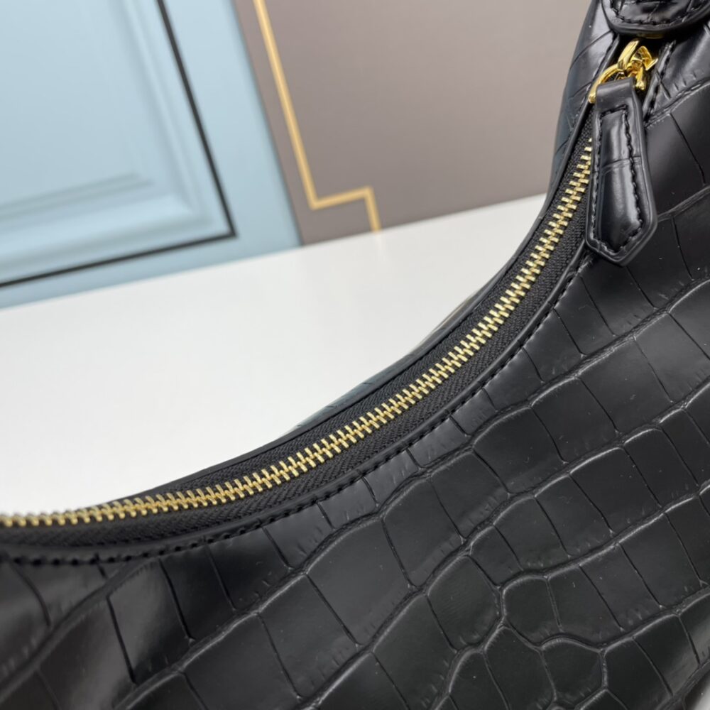 【FENDI公式 旗艦店】 フェンディ ショルダーバッグ 当日出荷 好評に付き再入荷！29*24.5*10CM - 画像 (7)