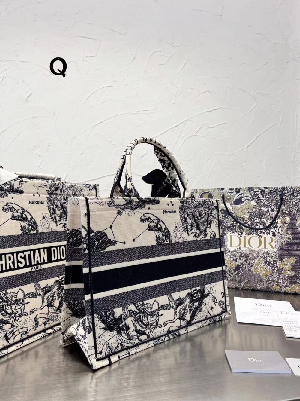 Dior 刺繍入りショッピングバッグ シーズン限定 - 画像 (8)