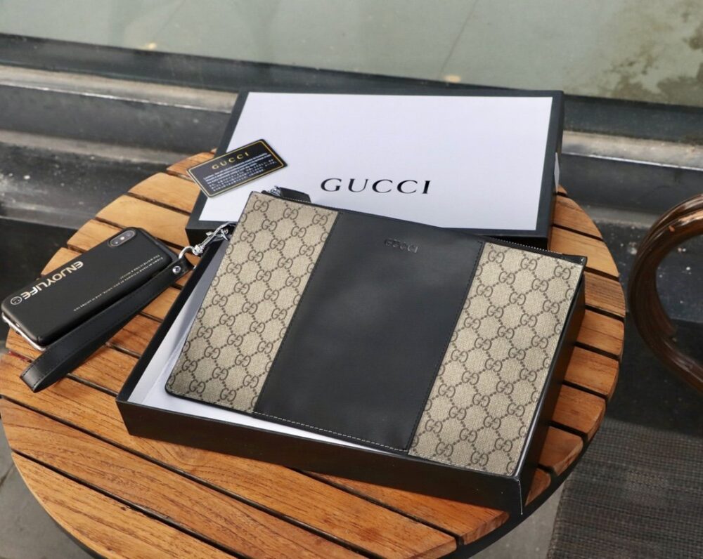 Gucci（グッチ）クラッチバッグ 30.5x21x1.5cm