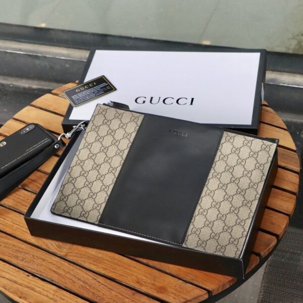 Gucci（グッチ）クラッチバッグ 30.5x21x1.5cm