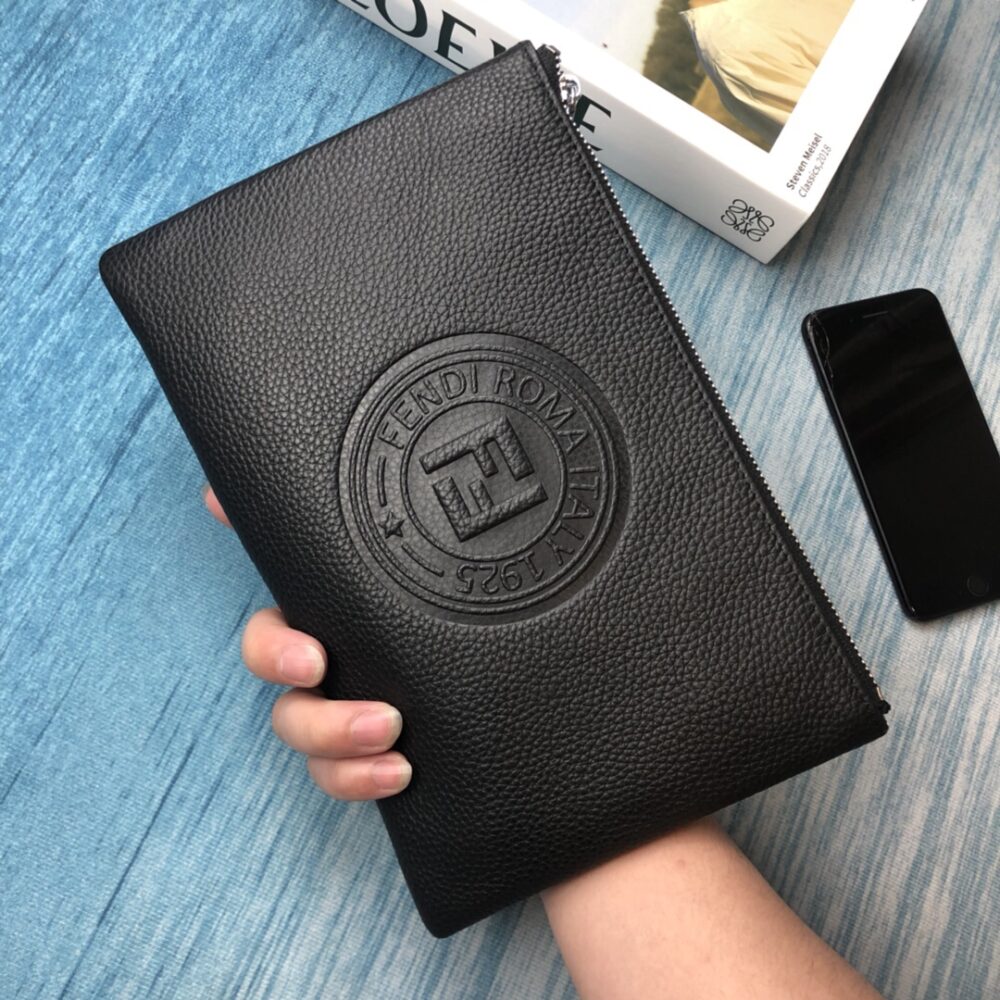 【FENDI 公式 旗艦店】フェンディ クラッチバッグ 当日出荷 好評に付き再入荷！28*18CM - 画像 (2)