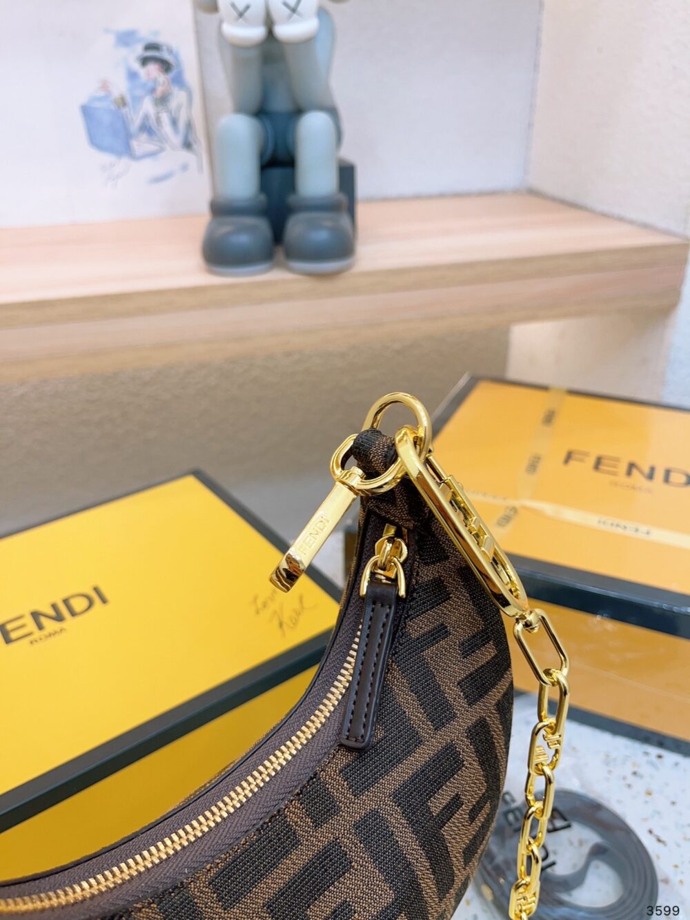 【FENDI 公式 旗艦店】 フェンディ ショルダーバッグ 当日出荷 好評に付き再入荷！19*10CM - 画像 (6)