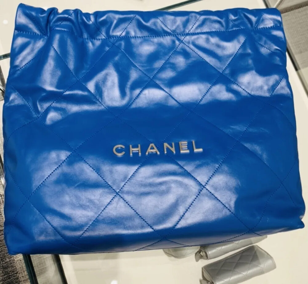 【芸能人多数愛用】人気沸騰CHANEL 22スモールトートバッグ - 画像 (8)