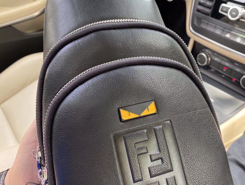 【FENDI 公式旗艦店】フェンディ 胸ポケット 当日出荷 好評に付き再入荷！18*28*6CM - 画像 (8)