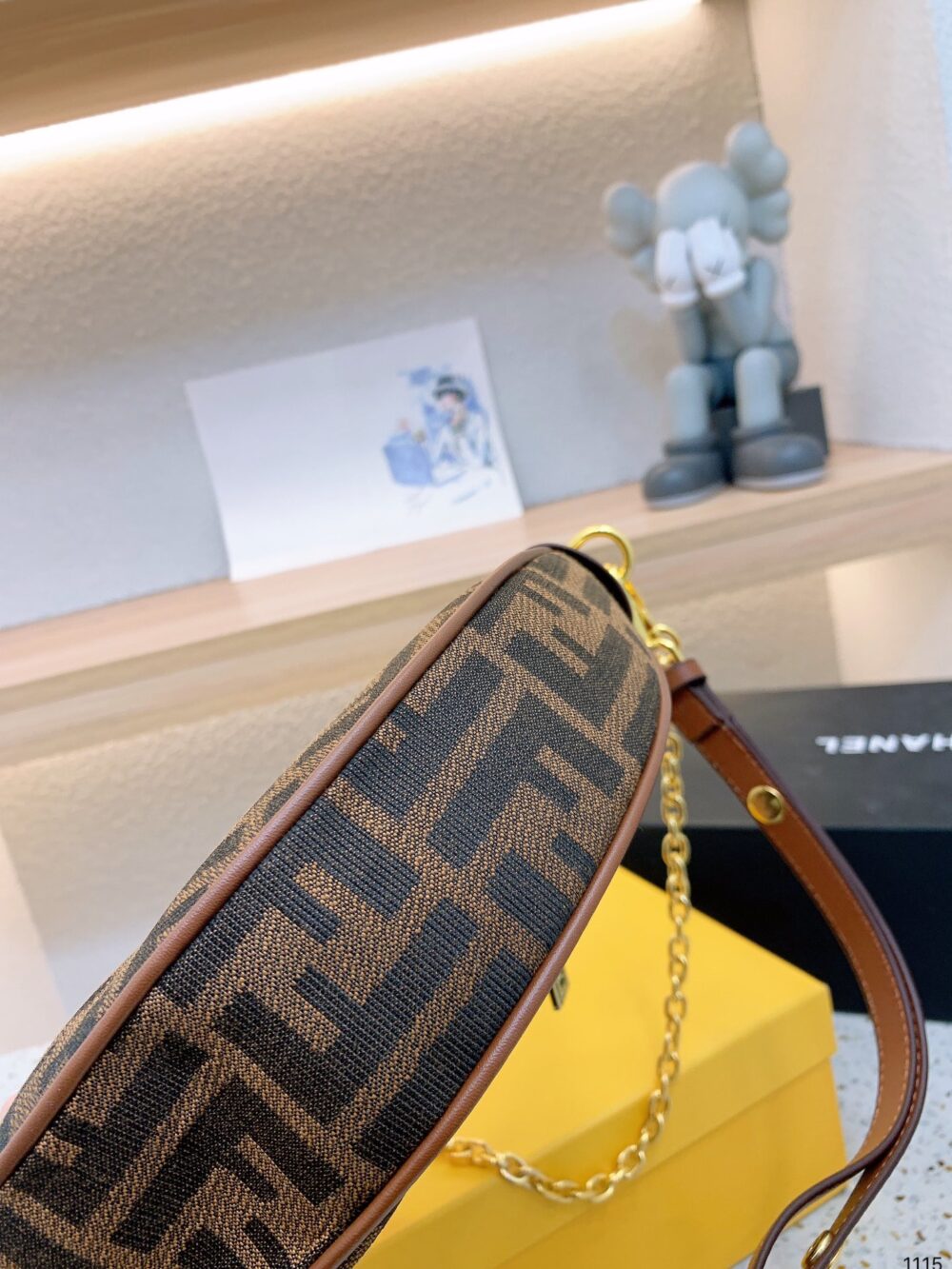 【FENDI 公式 旗艦店】フェンディ ショルダーバッグ 当日出荷 好評に付き再入荷！22*6*17CM - 画像 (4)