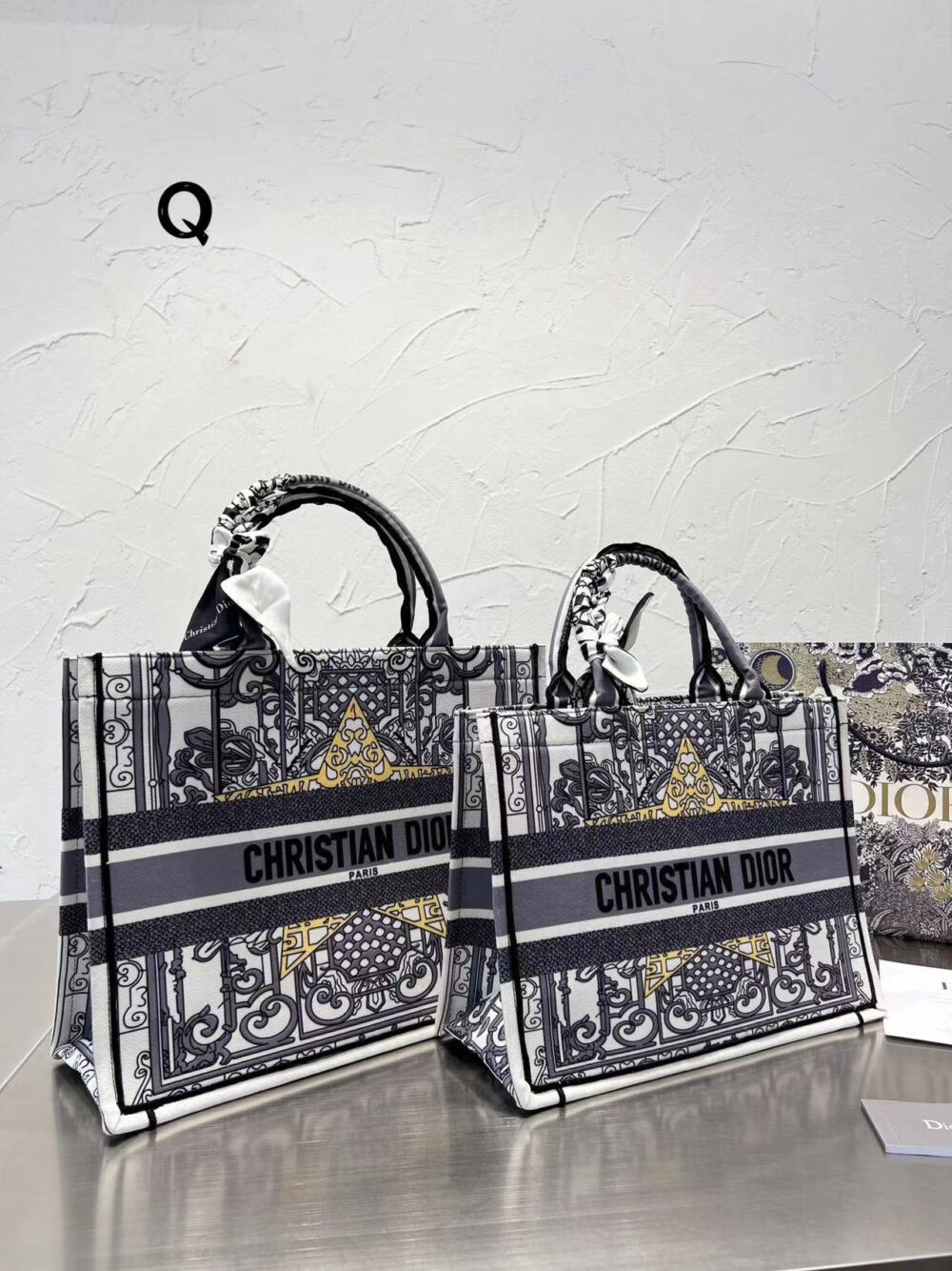 Dior 刺繍入りショッピングバッグ シーズン限定 - 画像 (4)