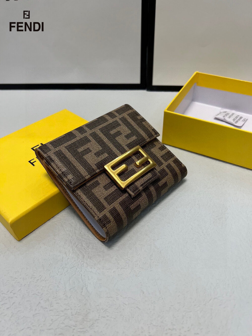 【FENDI 公式 旗艦店】フェンディ 財布 当日出荷 好評に付き再入荷！11*10CM