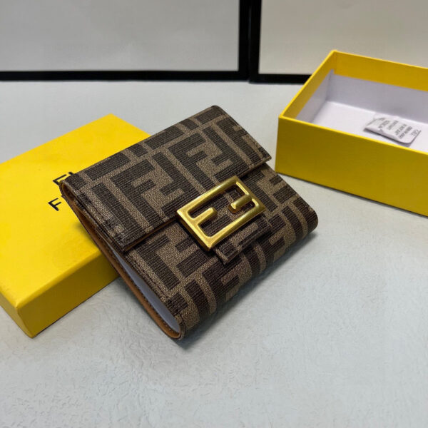 【FENDI 公式 旗艦店】フェンディ 財布 当日出荷 好評に付き再入荷！11*10CM