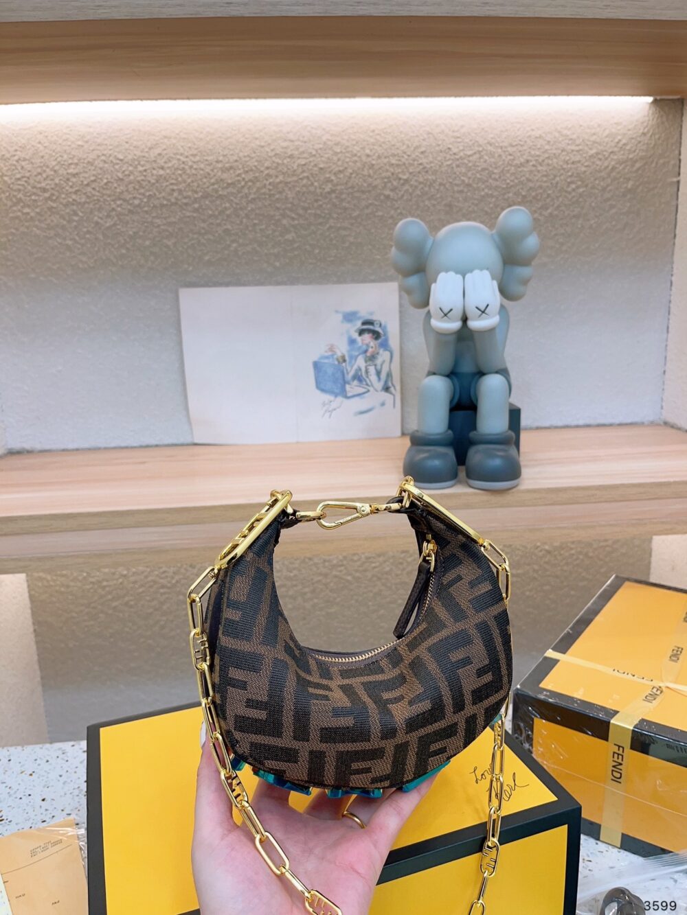 【FENDI 公式 旗艦店】 フェンディ ショルダーバッグ 当日出荷 好評に付き再入荷！19*10CM - 画像 (4)