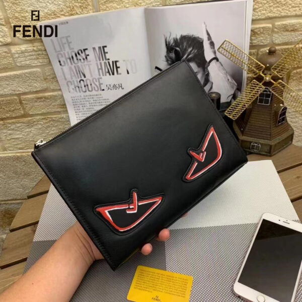 【FENDI 公式 旗艦店】フェンディ クラッチバッグ 当日出荷 好評に付き再入荷！27*20*4.5CM