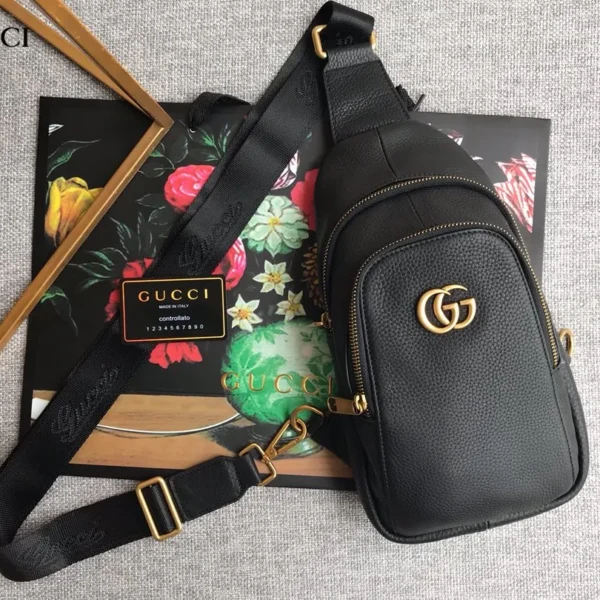 【GUCCI 公式旗艦店】グッチ 胸ポケット 当日出荷 好評に付き再入荷！32*17*4CM