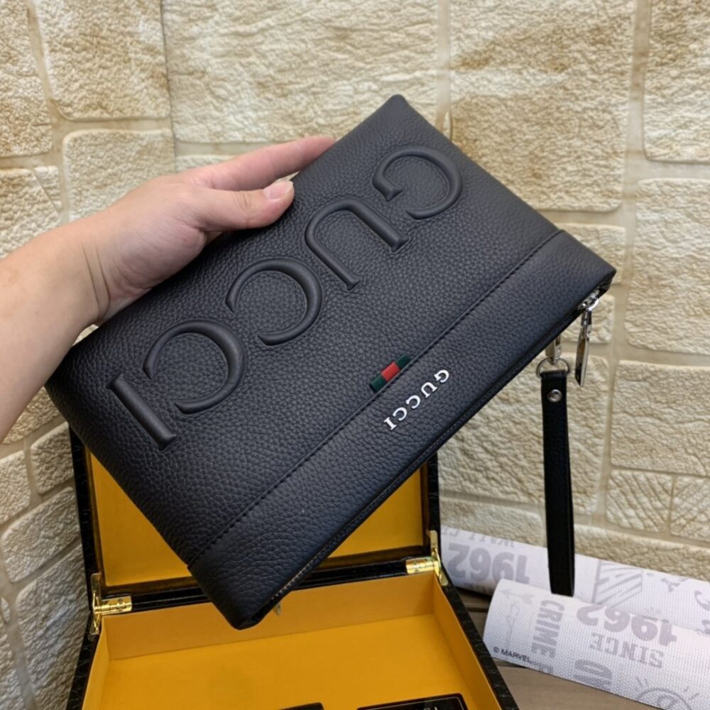 【GUCCI 公式 旗艦店】グッチ クラッチバッグ 当日出荷 好評に付き再入荷！28*18.3CM - 画像 (2)