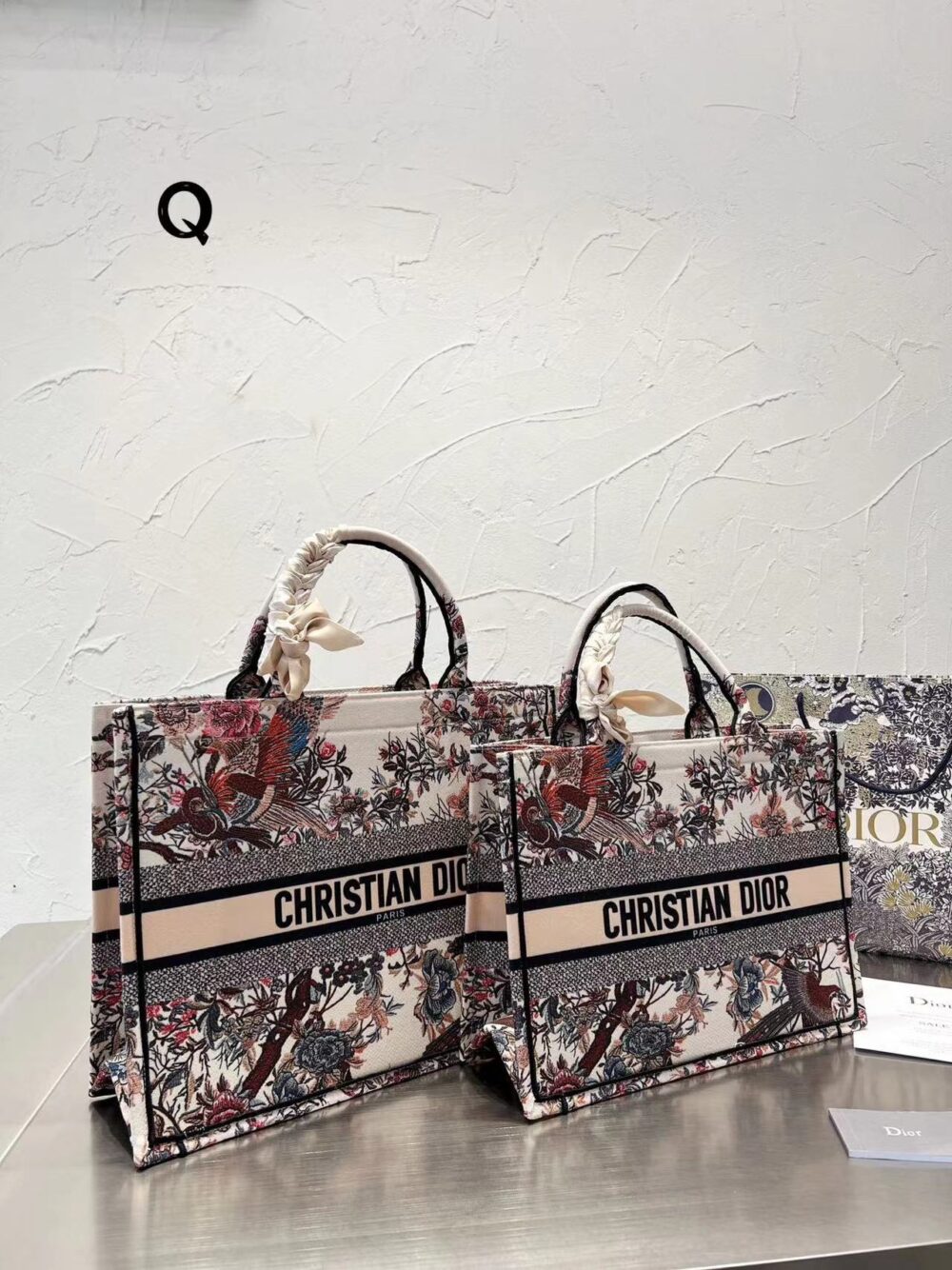 Dior 刺繍入りショッピングバッグ シーズン限定 - 画像 (5)