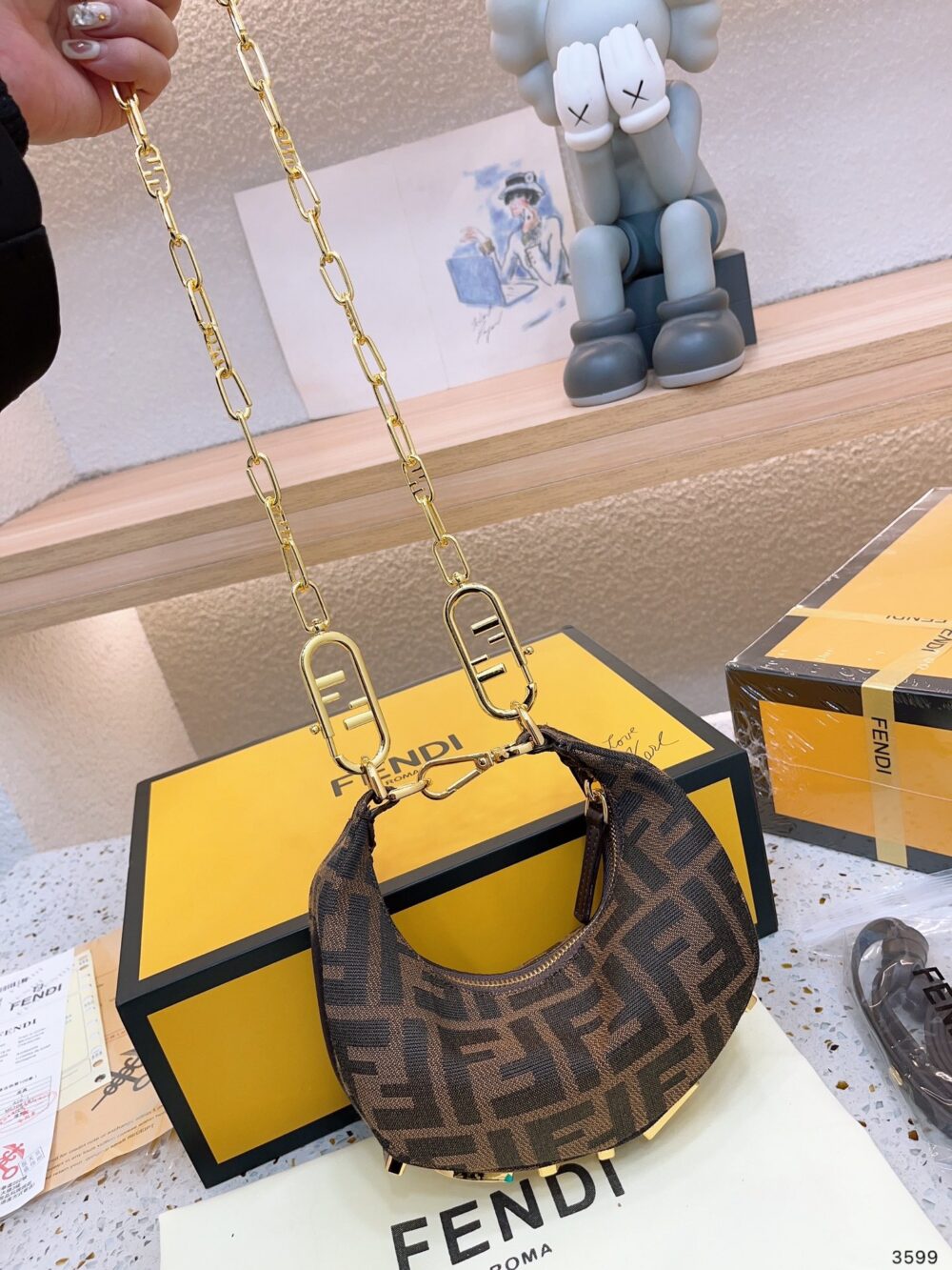 【FENDI 公式 旗艦店】 フェンディ ショルダーバッグ 当日出荷 好評に付き再入荷！19*10CM - 画像 (7)