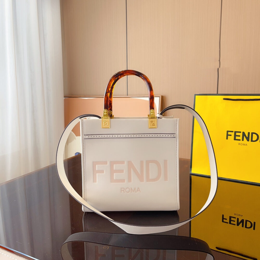 【FENDI 公式 旗艦店】 フェンディ ショルダーバッグ 当日出荷 好評に付き再入荷！23*11*22CM - 画像 (2)
