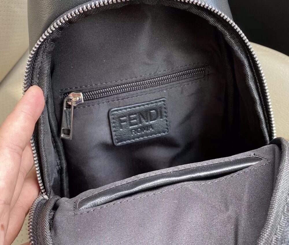 【FENDI 公式旗艦店】フェンディ 胸ポケット 当日出荷 好評に付き再入荷！18*28*6CM - 画像 (5)