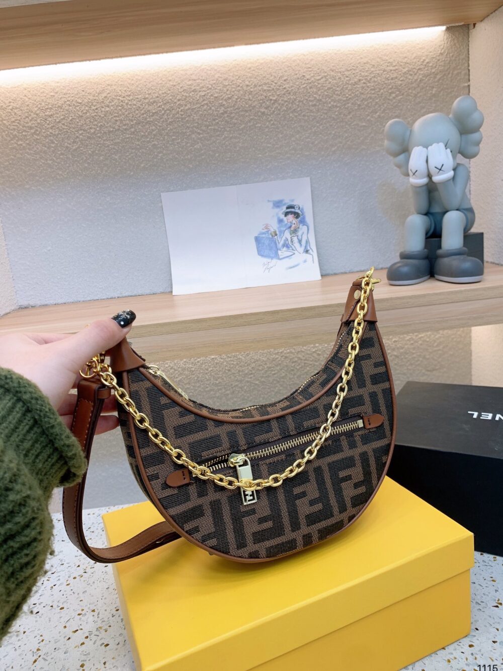 【FENDI 公式 旗艦店】フェンディ ショルダーバッグ 当日出荷 好評に付き再入荷！22*6*17CM - 画像 (2)