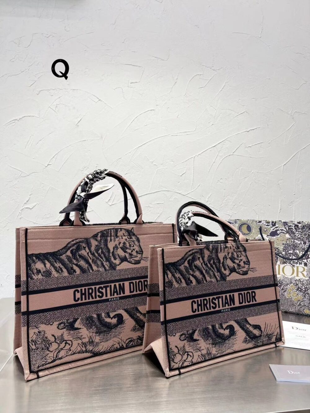 Dior 刺繍入りショッピングバッグ シーズン限定 - 画像 (6)