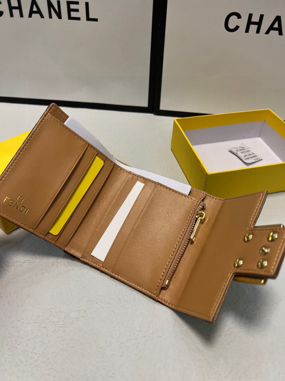 【FENDI 公式 旗艦店】フェンディ 財布 当日出荷 好評に付き再入荷！11*10CM - 画像 (6)