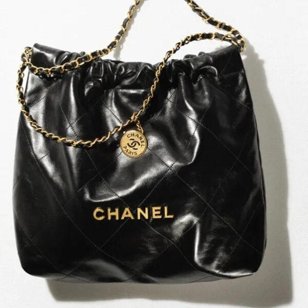 【芸能人多数愛用】人気沸騰CHANEL 22スモールトートバッグ