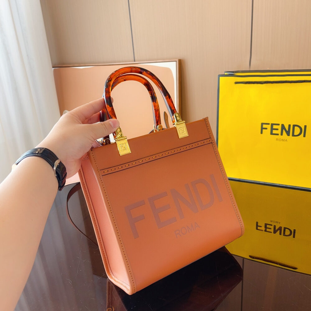 【FENDI 公式 旗艦店】 フェンディ ショルダーバッグ 当日出荷 好評に付き再入荷！23*11*22CM - 画像 (6)