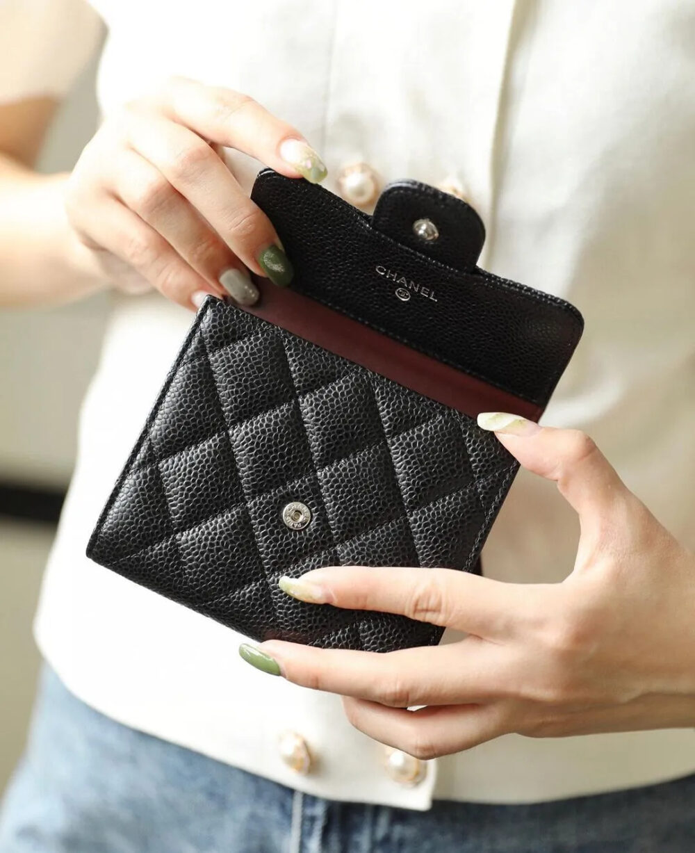 《シルエットとロゴが可愛い♪》CHANEL マトラッセ三つ折り財布 - 画像 (6)