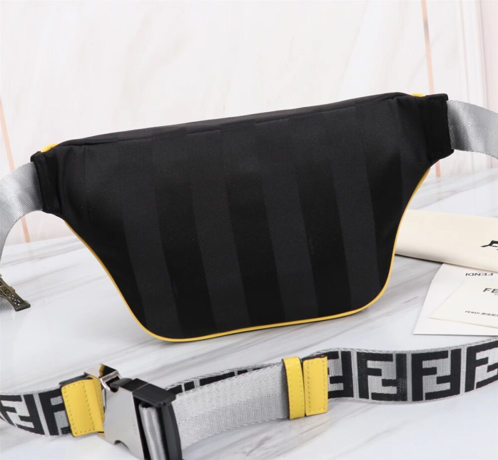 【FENDI公式 旗艦店】 フェンディ チェストバッグ 当日出荷 好評に付き再入荷！18*20*7CM - 画像 (3)