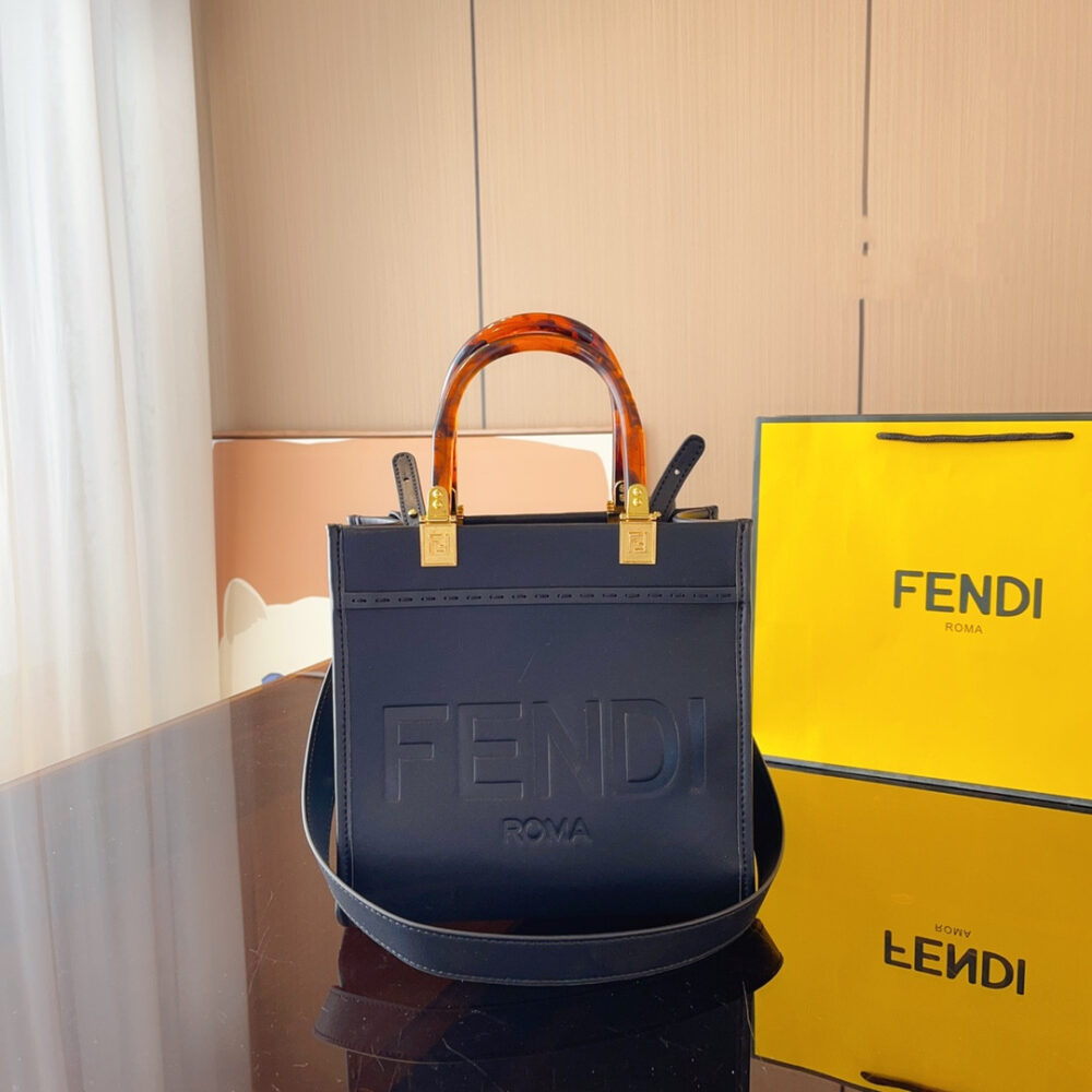 【FENDI 公式 旗艦店】 フェンディ ショルダーバッグ 当日出荷 好評に付き再入荷！23*11*22CM - 画像 (3)