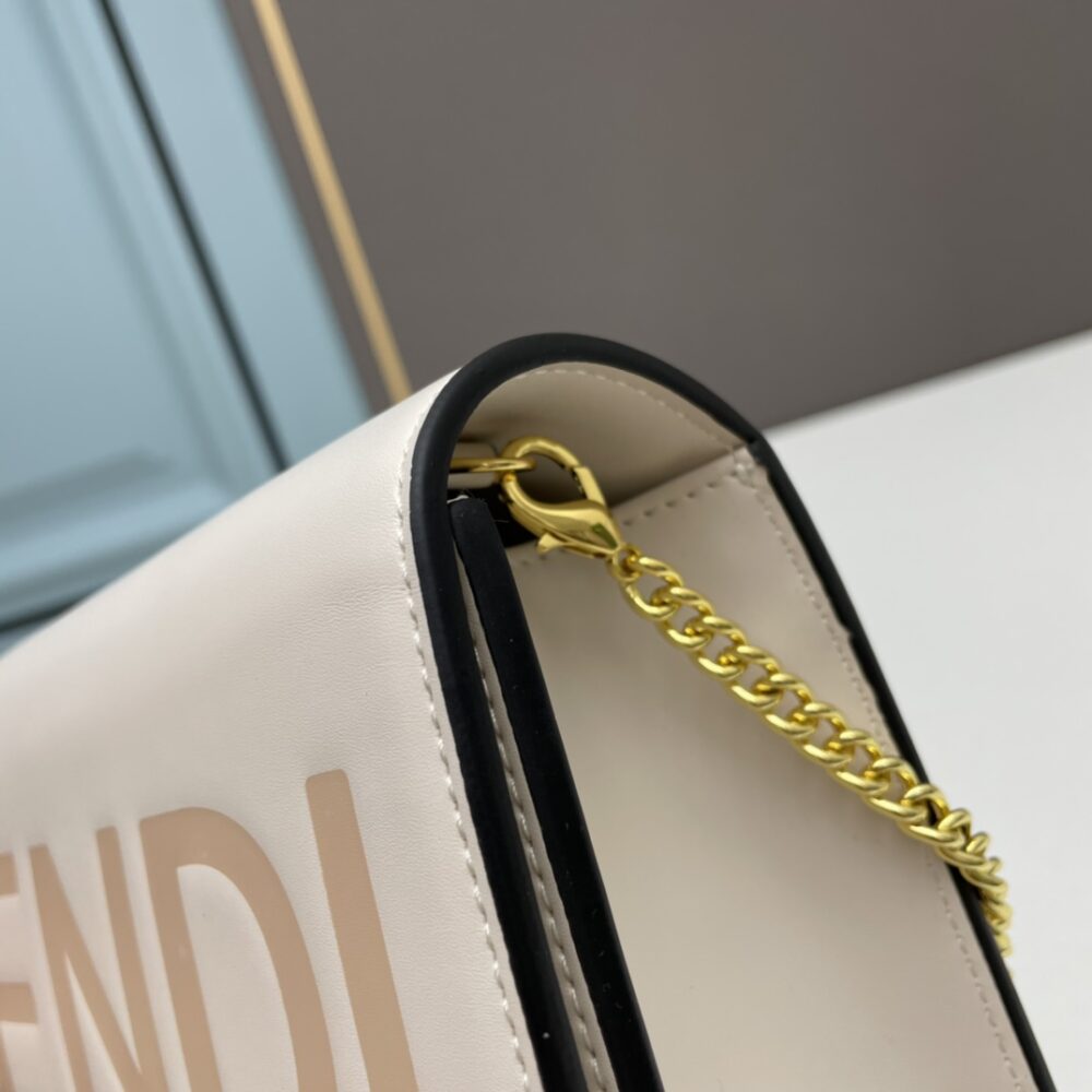 【FENDI 公式 旗艦店】フェンディ ショルダーバッグ 当日出荷 好評に付き再入荷！20*13*6CM - 画像 (5)