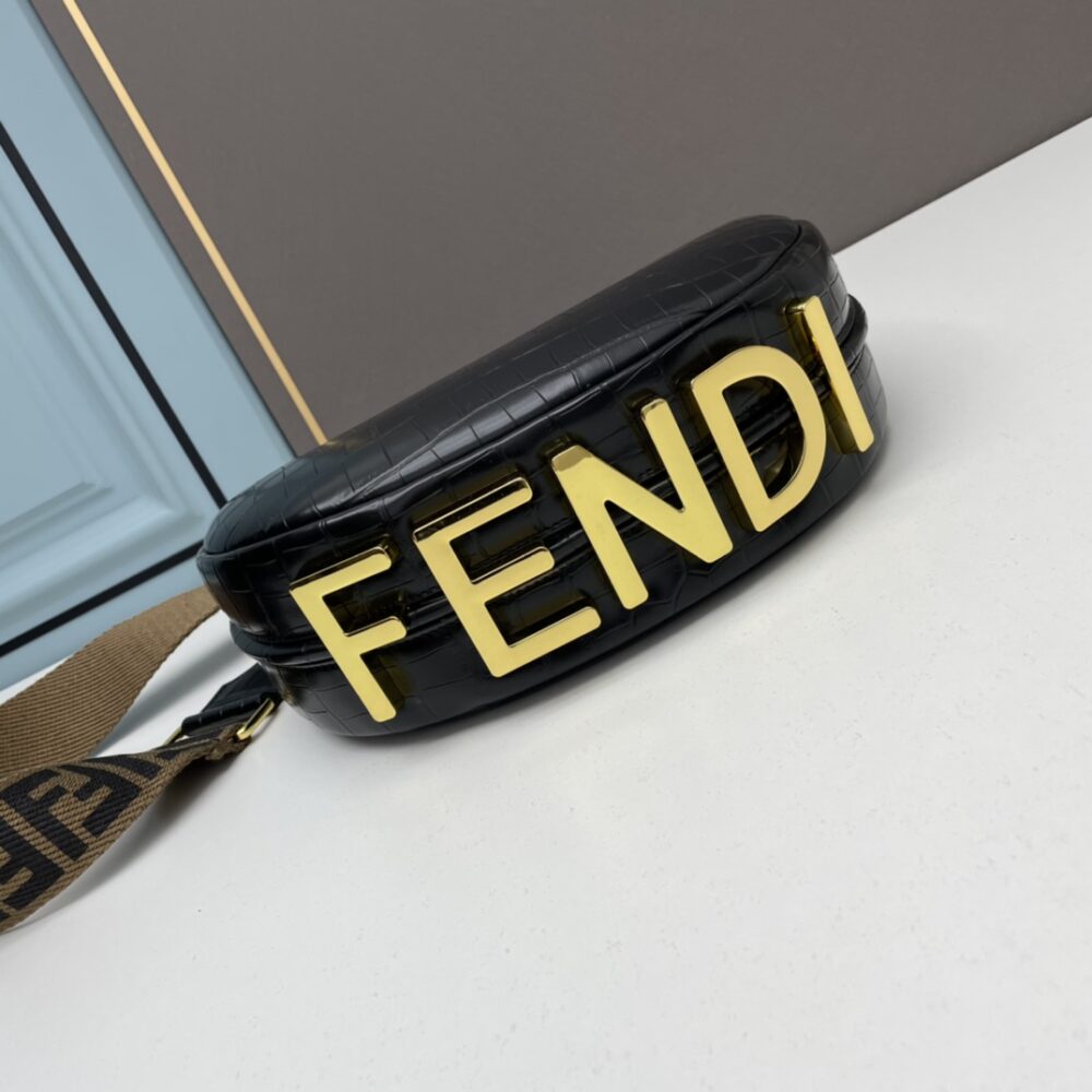 【FENDI公式 旗艦店】 フェンディ ショルダーバッグ 当日出荷 好評に付き再入荷！29*24.5*10CM - 画像 (2)