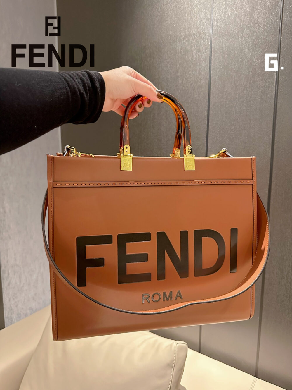 【FENDI公式 旗艦店】 フェンディ ハンドバッグ 当日出荷 好評に付き再入荷！36.31CM